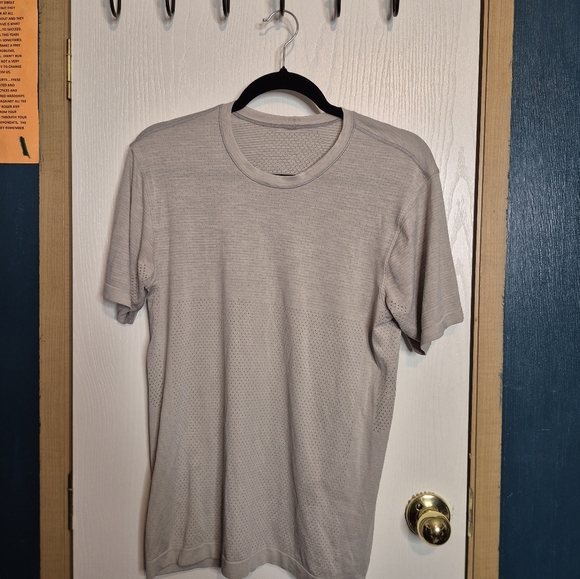 522 🎃lululemon Men's Gray T-Shirt - Picture 1 of 5